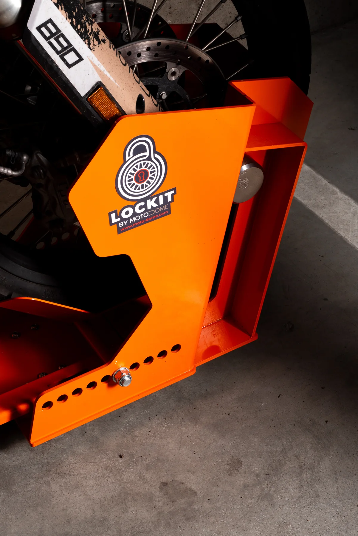 Close view of the heavy duty locking mechanism on a DockIT stand
